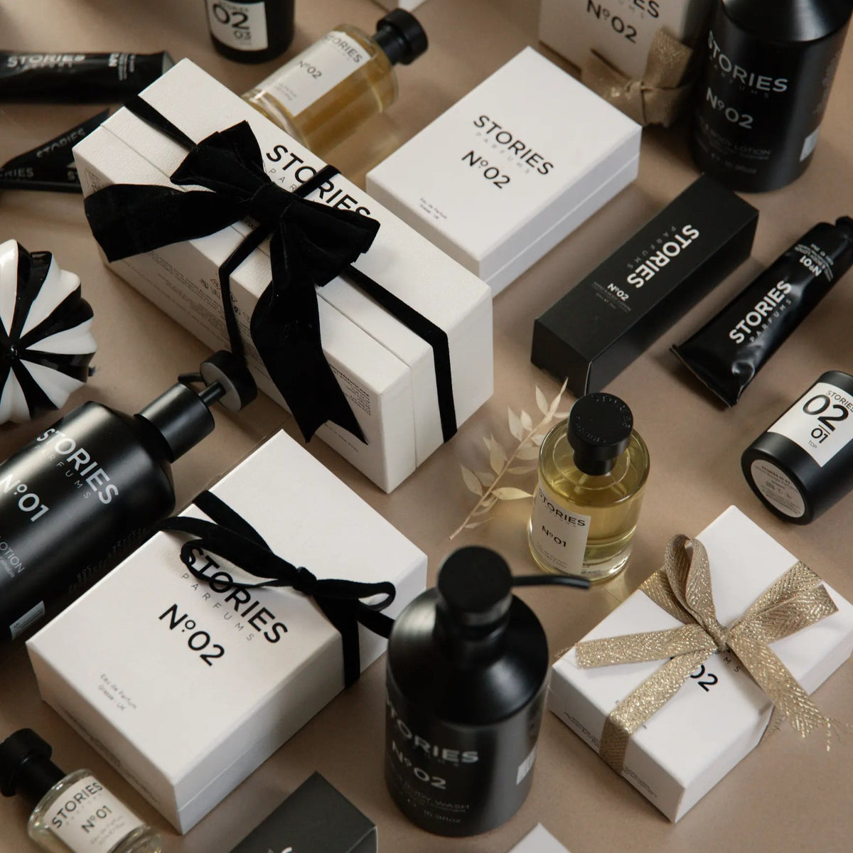 STORIES Christmas Gift Box, white with black ribbon, with STORIES Nº.01 Eau de Parfum, Hand & Body and candles