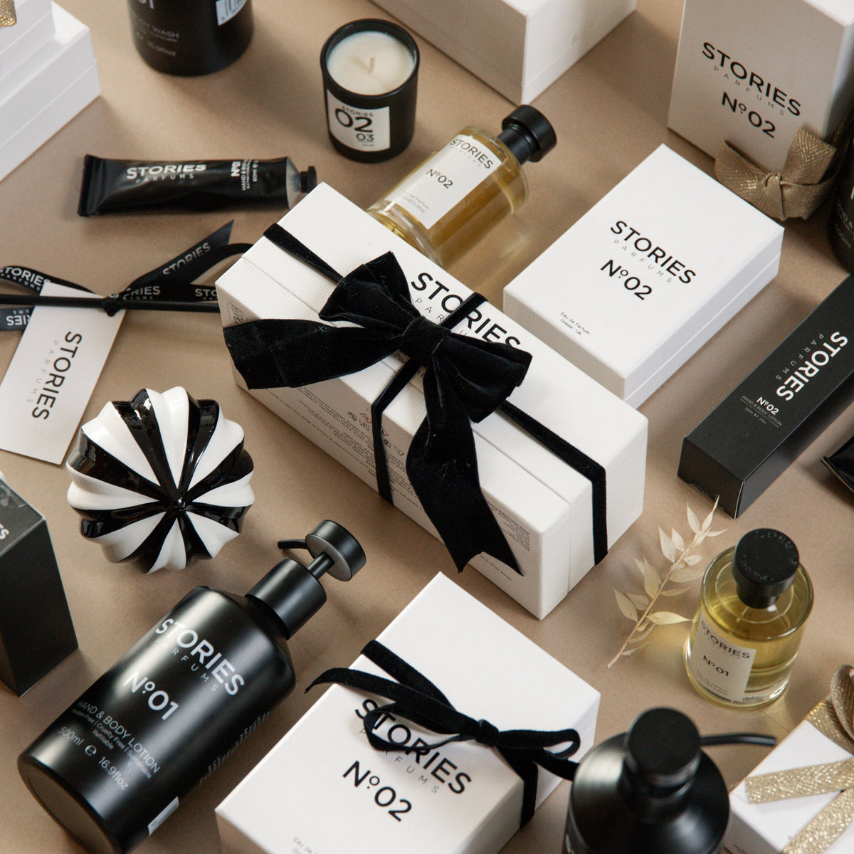 STORIES Nº.02 Christmas flat lay with Eau de Parfum, boxes and a black velvet bow