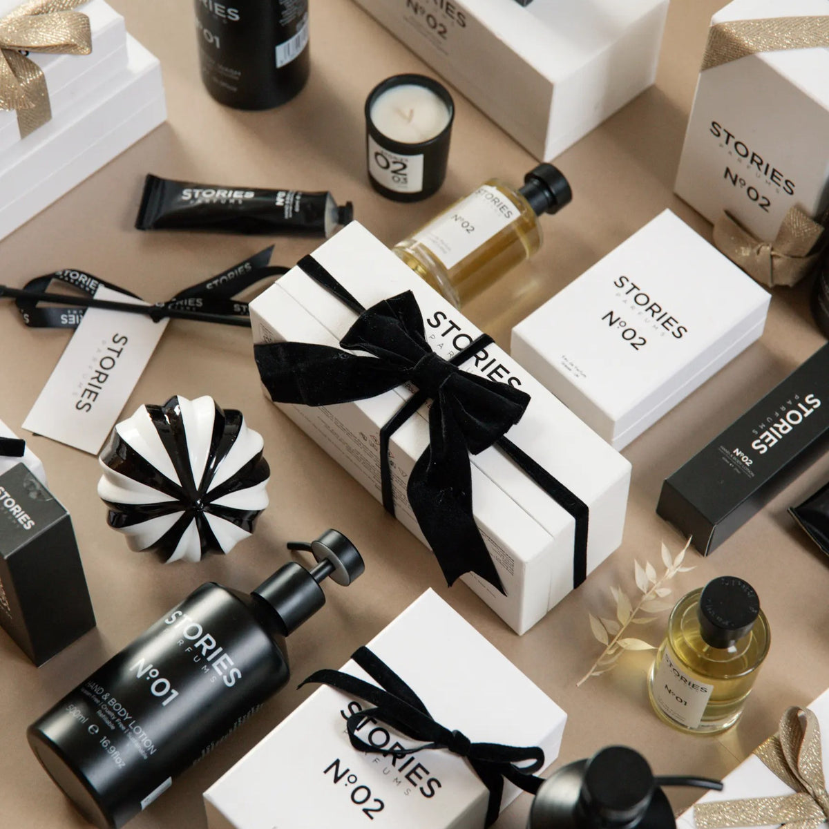 STORIES Christmas Gift Box, white with black ribbon, with Hand & Body Wash and Lotion