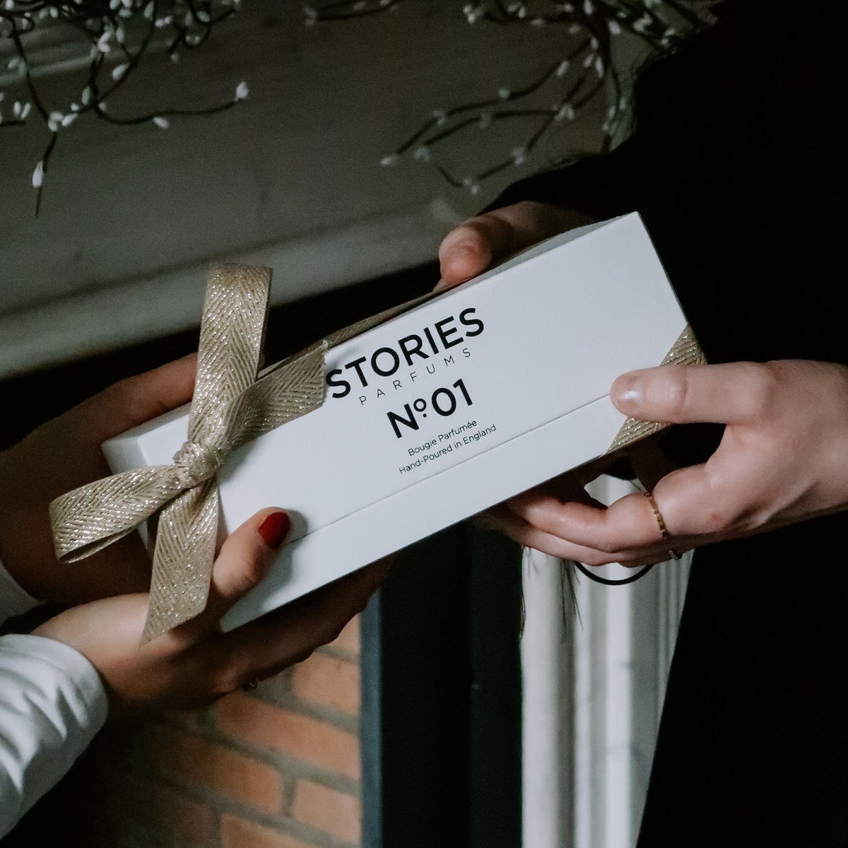A STORIES Nº.01 Bougie Parfumée presentation box passed as a Christmas gift